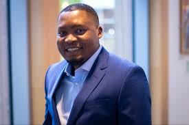 Headshot of the founder, Dr. Kelvin